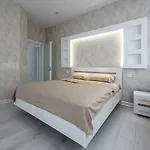 с террасой 80 м в аркадии Apartman
