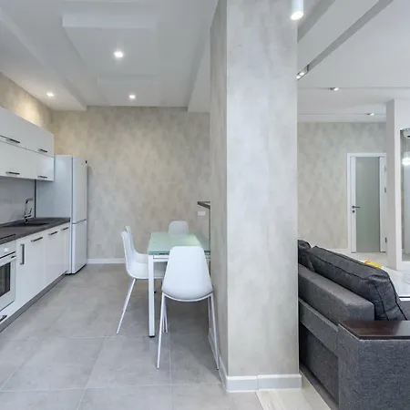 Apartment 130 м з терасою в аркадії 1010 Fainorent *