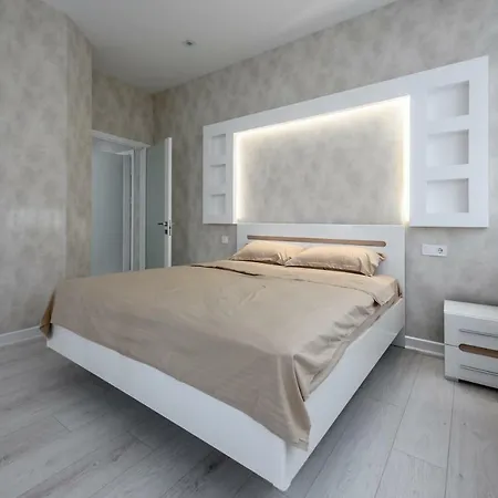 130 м з терасою в аркадії 1010 Fainorent Apartment