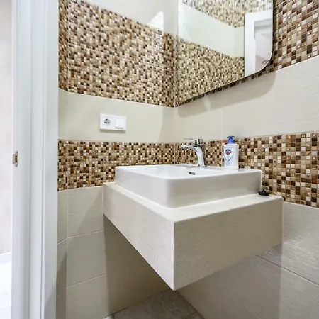 Apartment 130 м з терасою в аркадії 1010 Fainorent