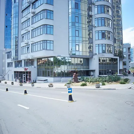 130 м з терасою в аркадії 1010 Fainorent Apartment *